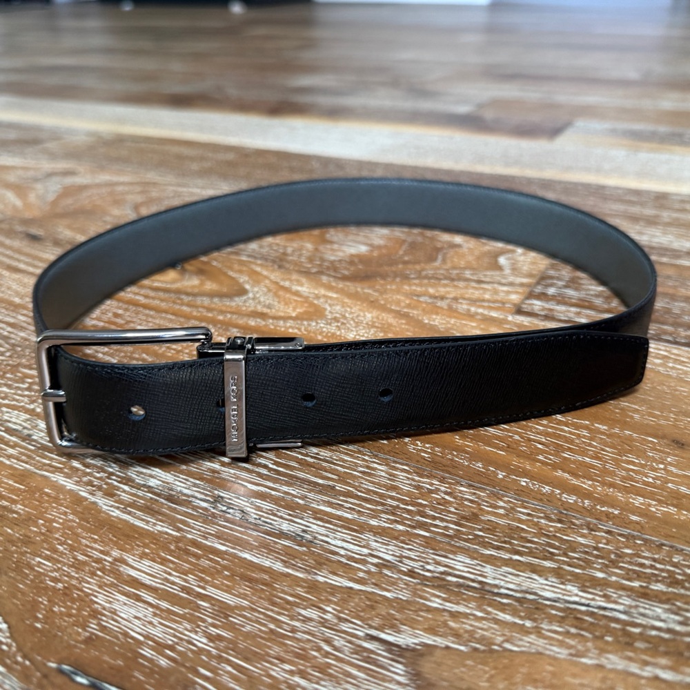 Michael Kors Men’s Reversible Belt / Black and Grey / 35” EUC